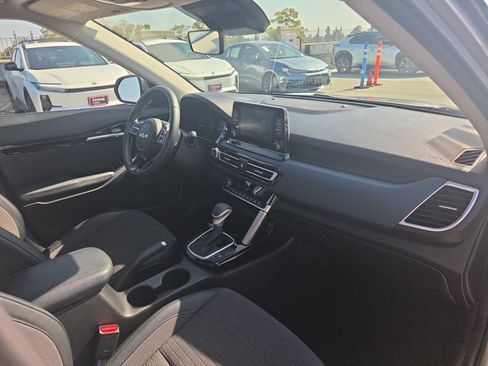 Used 2023 Kia Seltos S FWD image 19