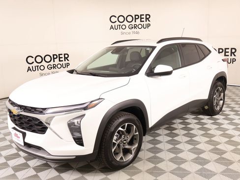 Used 2024 Chevrolet Trax LT FWD image 9