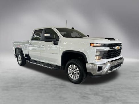 Used 2026 Chevrolet Silverado 2500 LT AWD/4WD image 2