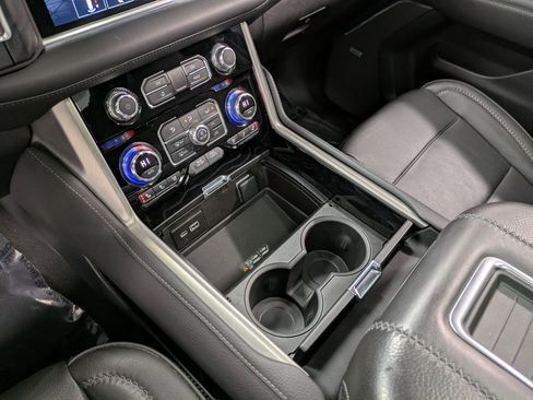 Used 2022 GMC Yukon XL Denali image 14