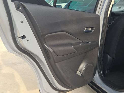 Used 2023 Nissan Kicks SV image 14