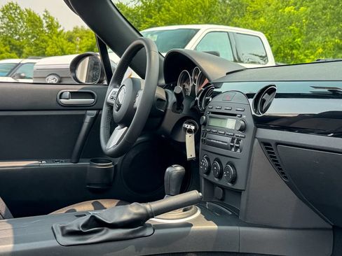 Used 2006 MAZDA MX-5 Miata Sport w/ Suspension Pkg RWD image 11