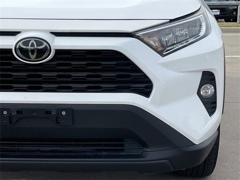 Used 2020 Toyota RAV4 XLE Premium image 8