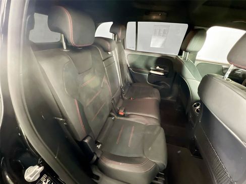 Used 2022 Mercedes-Benz GLB 250 4MATIC image 27