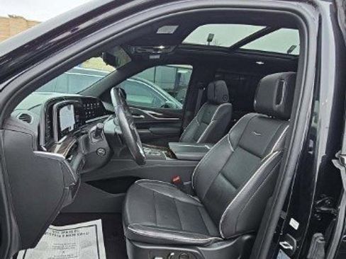 Used 2022 Cadillac Escalade Premium Luxury image 2