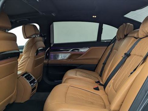 Used 2021 BMW 740i xDrive w/ Autobahn Package image 17