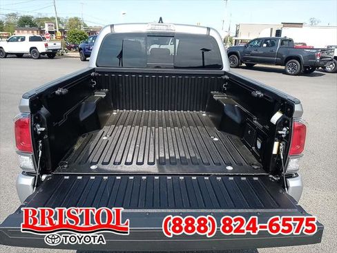 Certified 2022 Toyota Tacoma TRD Sport image 19