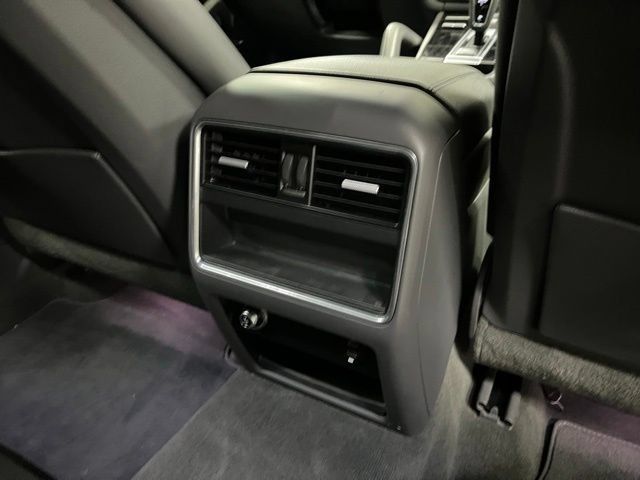 Used 2022 Porsche Cayenne Platinum Edition AWD/4WD image 54