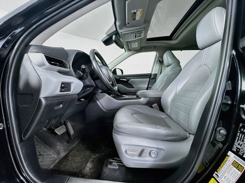 Used 2022 Toyota Highlander XLE AWD/4WD image 20