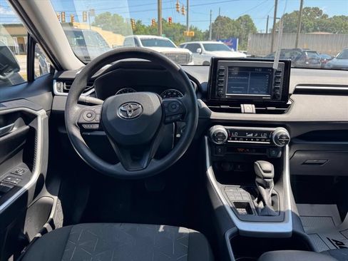 Used 2022 Toyota RAV4 XLE AWD/4WD image 12