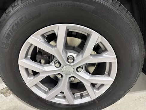 Certified 2022 Jeep Grand Cherokee Limited AWD/4WD image 9