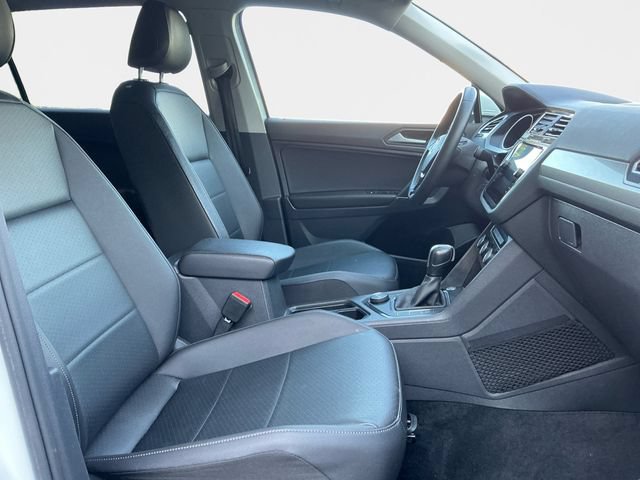 Used 2020 Volkswagen Tiguan SE w/ Panoramic Sunroof Package AWD/4WD image 17