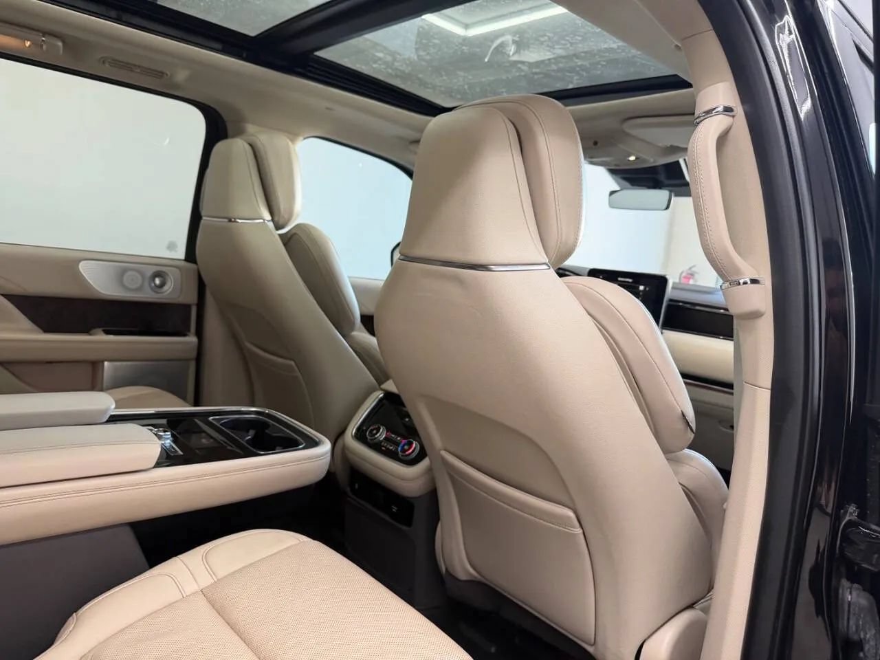 Used 2021 Lincoln Navigator Reserve AWD/4WD image 26