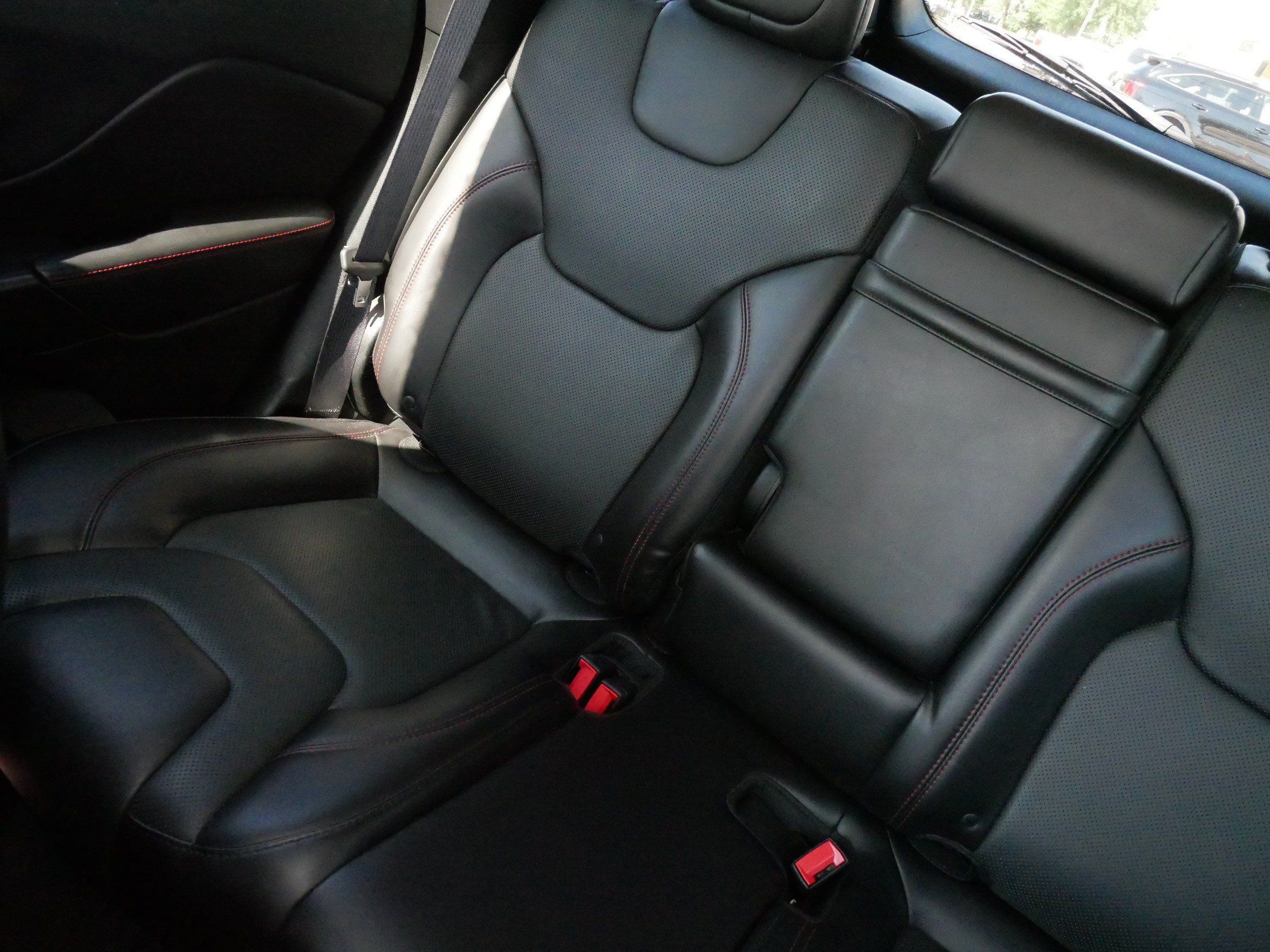 Used 2019 Jeep Cherokee Trailhawk AWD/4WD image 12