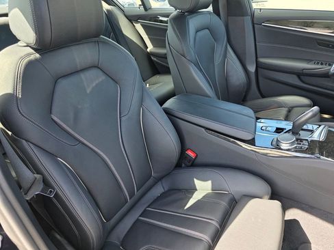 Used 2021 BMW 540i w/ M Sport Package image 25