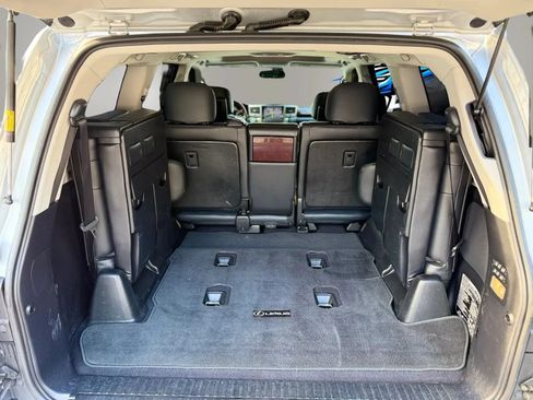 Used 2013 Lexus LX 570 4WD w/ Luxury Pkg image 12