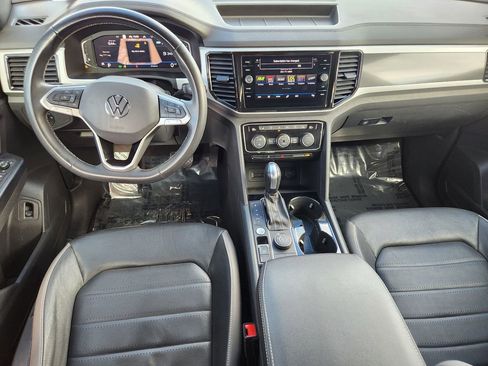 Used 2021 Volkswagen Atlas Cross Sport SEL Premium image 2