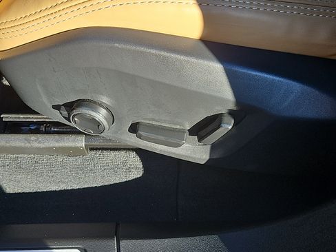 Used 2025 Volvo XC60 B5 Ultra w/ Protection Package Premier image 18