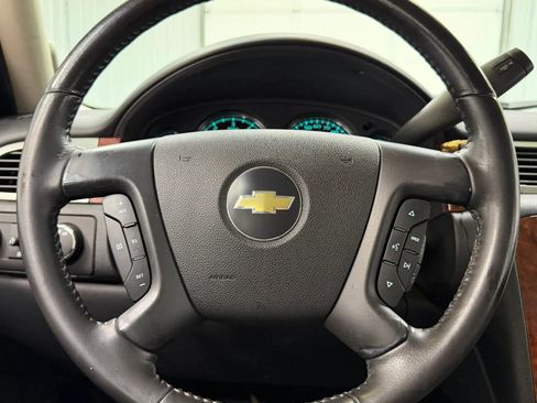 Used 2007 Chevrolet Suburban 2500 LT w/ LT Preferred Equipment Group AWD/4WD image 22