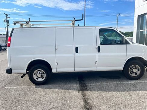 Used 2021 Chevrolet Express 2500 w/ Driver Convenience Package RWD image 5