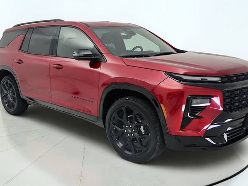 Used 2026 Chevrolet Traverse RS w/ LPO, Floor Liner Package FWD image 1