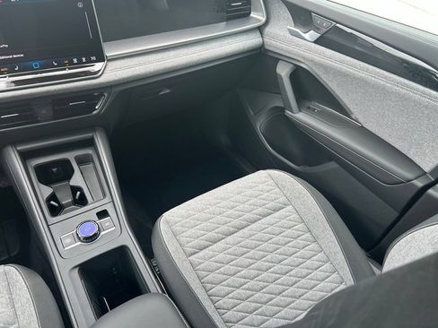 Certified 2025 Volkswagen Tiguan S FWD image 13
