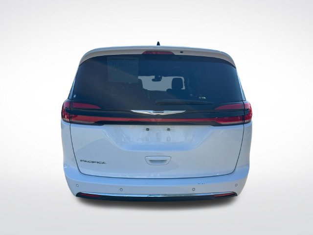 Used 2025 Chrysler Pacifica Select FWD image 8