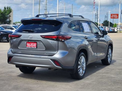 Certified 2025 Toyota Highlander Platinum AWD/4WD image 7