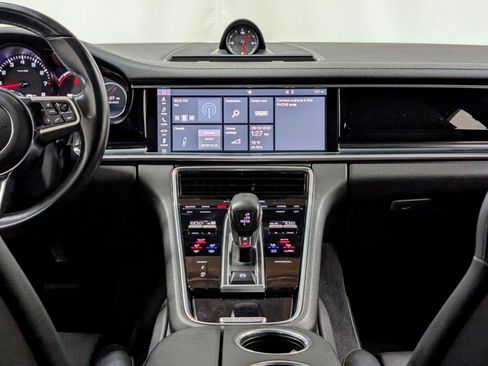 Used 2020 Porsche Panamera w/ Premium Package image 25