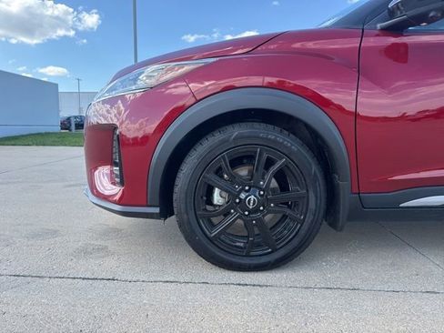 Used 2023 Nissan Kicks SR w/ SR Premium Package FWD image 12