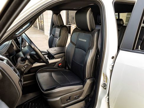 Used 2024 RAM 3500 Laramie w/ Night Edition image 30