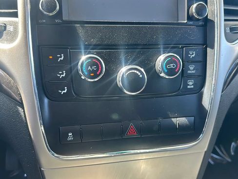 Used 2011 Jeep Grand Cherokee Laredo AWD/4WD image 3