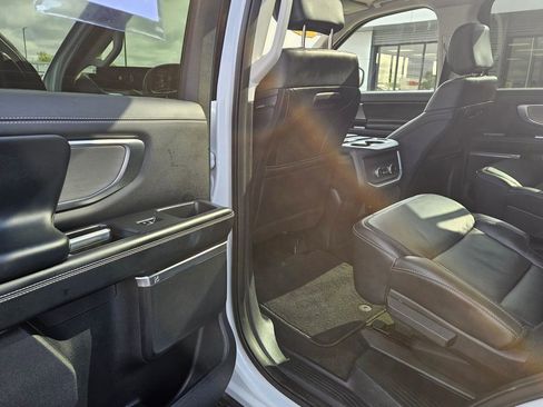 Used 2025 Ford Expedition Platinum AWD/4WD image 20