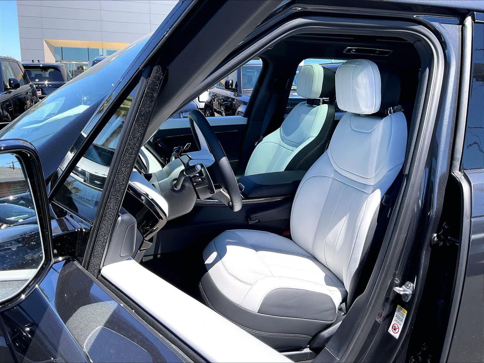 New 2026 Land Rover Range Rover Sport Dynamic SE AWD/4WD image 11