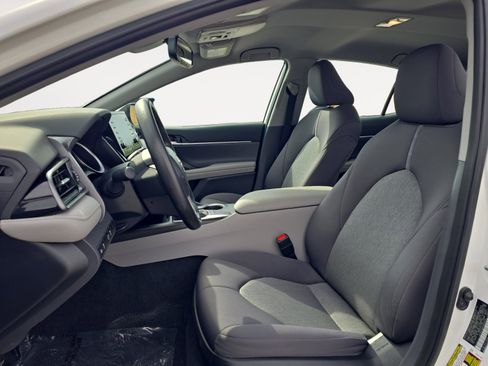 Used 2023 Toyota Camry LE image 18