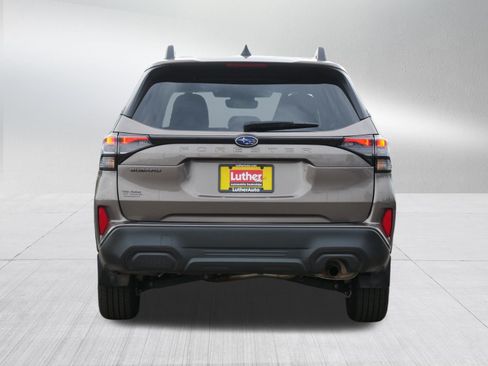 Used 2025 Subaru Forester Premium AWD/4WD image 6