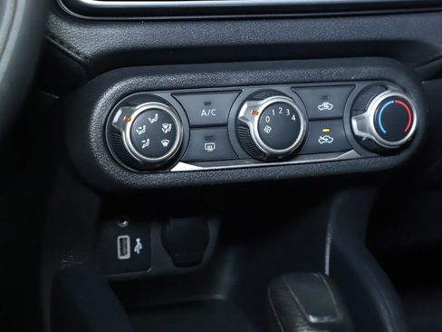 Used 2020 Nissan Versa S image 36