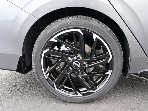 New 2026 Nissan Sentra SR w/ SR Premium Package image 9