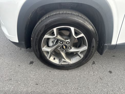 Used 2025 Chevrolet Trax LT w/ Driver Confidence Package image 12