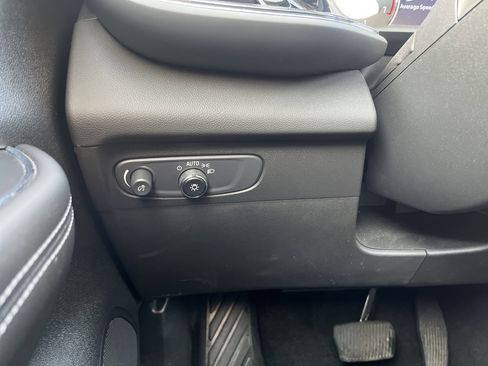 Used 2023 Buick Envision Essence image 22