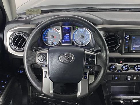 Used 2018 Toyota Tacoma SR5 AWD/4WD image 15