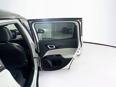 Used 2025 Jeep Compass Limited image 28