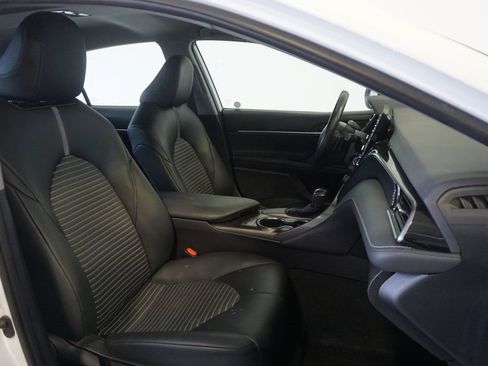 Used 2023 Toyota Camry SE image 19