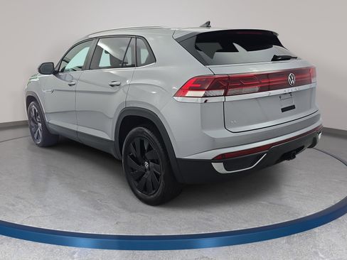 Used 2025 Volkswagen Atlas Cross Sport SE w/ Panoramic Sunroof Package FWD image 7