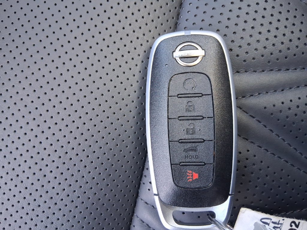 Used 2025 Nissan Rogue Platinum w/ Platinum Premium Package FWD image 32