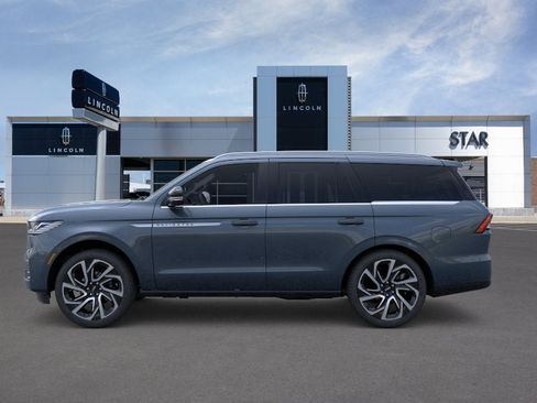 New 2026 Lincoln Navigator Reserve AWD/4WD image 3