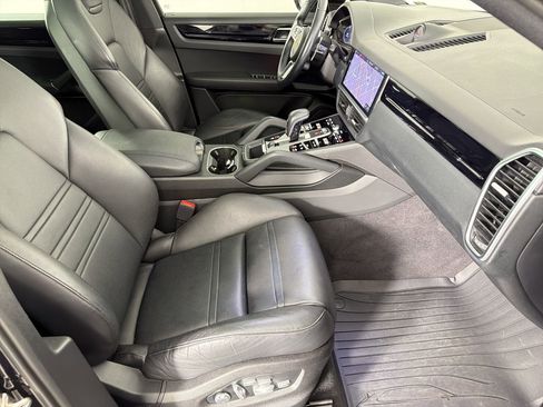Certified 2020 Porsche Cayenne S AWD/4WD image 30