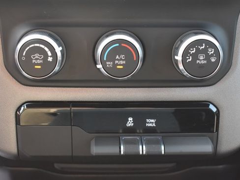 Used 2022 RAM 1500 Big Horn AWD/4WD image 25