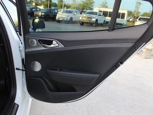 Used 2018 Kia Stinger GT2 image 25