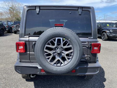 New 2026 Jeep Wrangler Unlimited Sahara AWD/4WD image 4